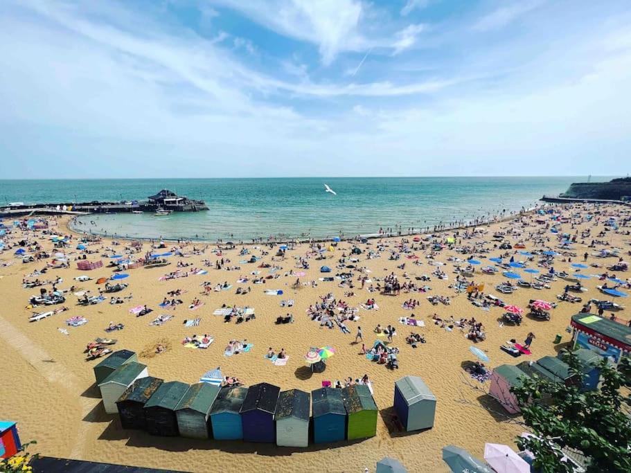 Cosy Coach House Garden Apartment By The Sea, Own Entrance Door, Garden Terrace With Exclusive Rear Door Access & Free Reserved Parking Space Only 2 Mtrs From Your Apt Door! Early Checkin From 3Pm And Late Check Out Till 11Am Available! Broadstairs Extérieur photo