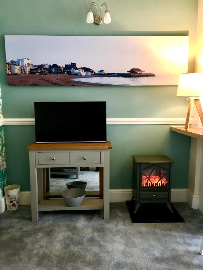 Cosy Coach House Garden Apartment By The Sea, Own Entrance Door, Garden Terrace With Exclusive Rear Door Access & Free Reserved Parking Space Only 2 Mtrs From Your Apt Door! Early Checkin From 3Pm And Late Check Out Till 11Am Available! Broadstairs Extérieur photo